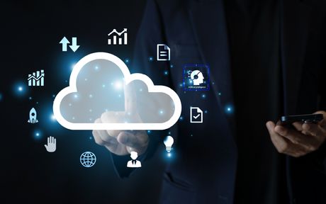 Representación visual de tecnología en la nube conectando empresas hacia un modelo sostenible y eficiente